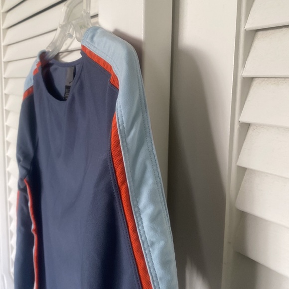 Nike women’s dry fit long sleeve workout top - Picture 5 of 5